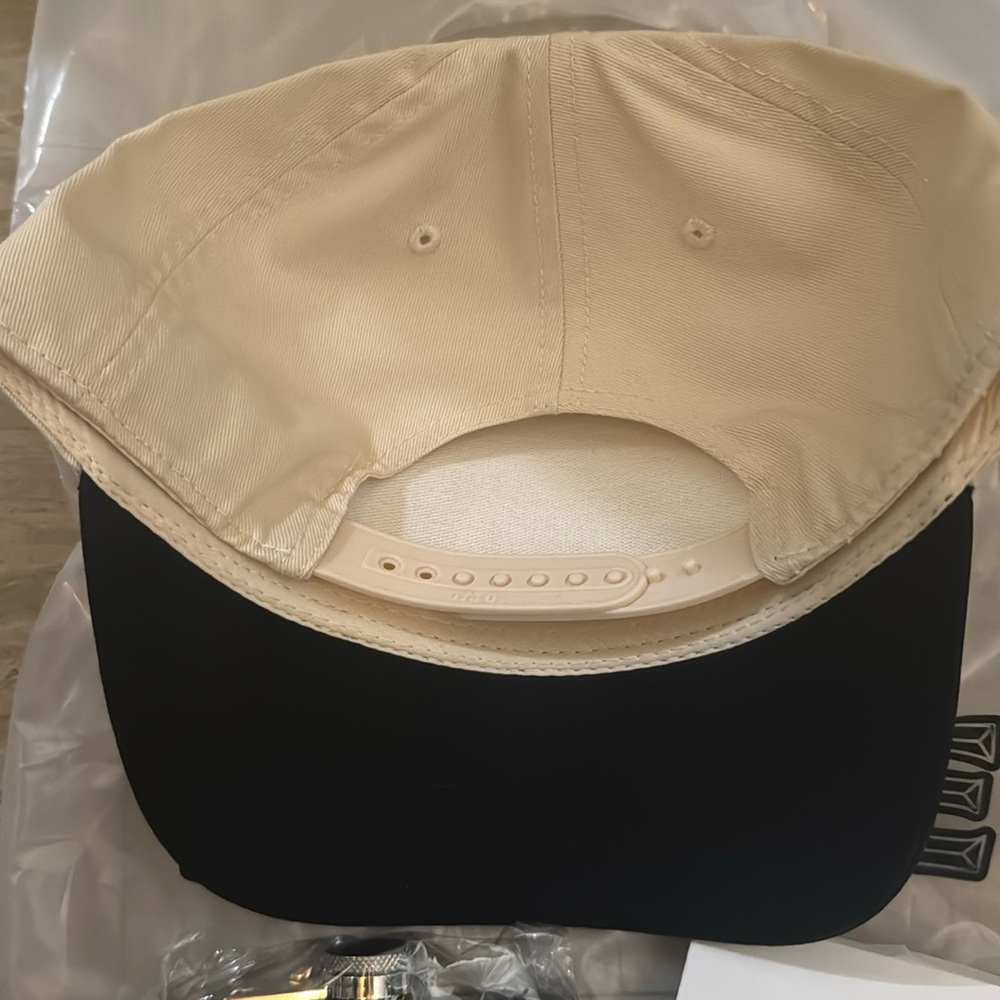NWT - Kip Moore Cap and Flask VIP bundle - Picture 2 of 4
